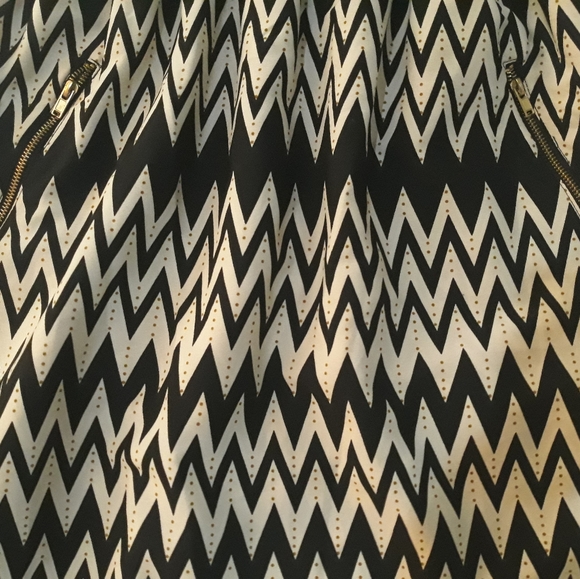 Sleeveless Black & White Dress by Speed Control NY - Picture 6 of 7